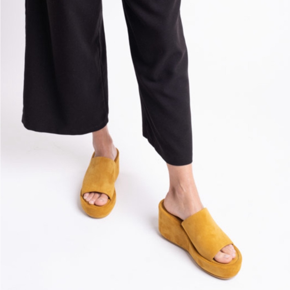 CLERGERIE - daena - resin suede Yellow Size 39.5 Orig $495